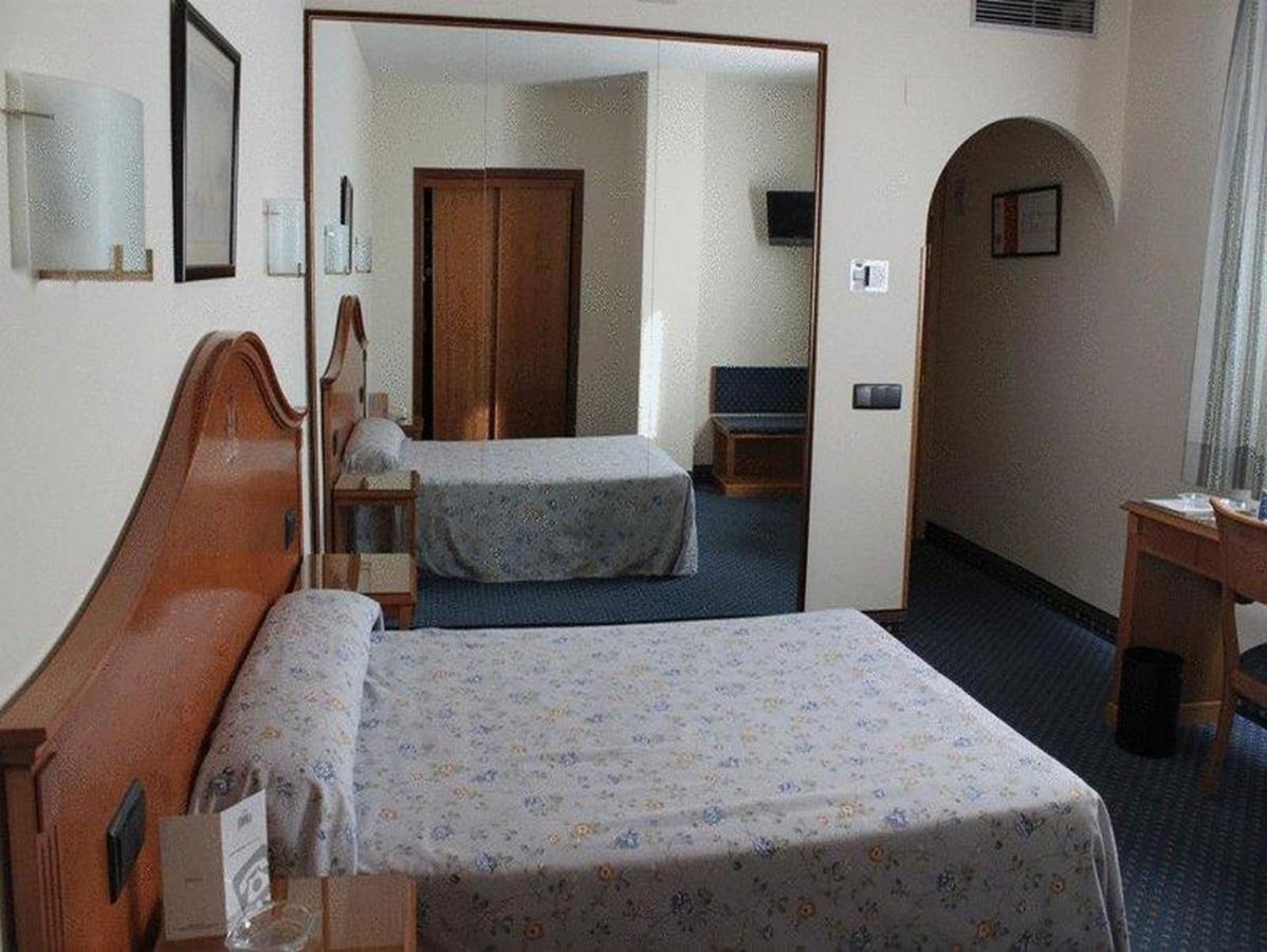 Hotel Ebora By Vivere Stays Талавера де ла Рейна Екстериор снимка