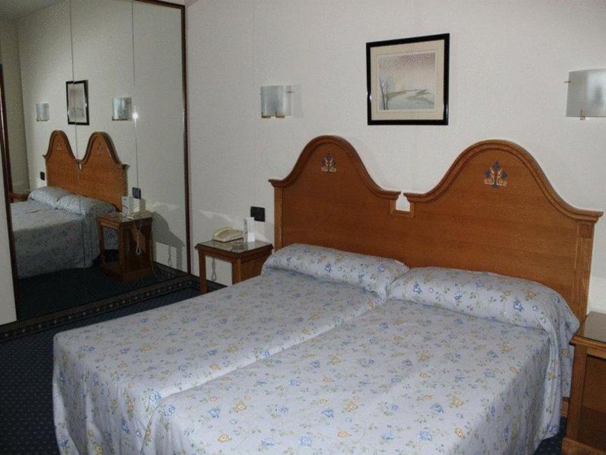 Hotel Ebora By Vivere Stays Талавера де ла Рейна Екстериор снимка